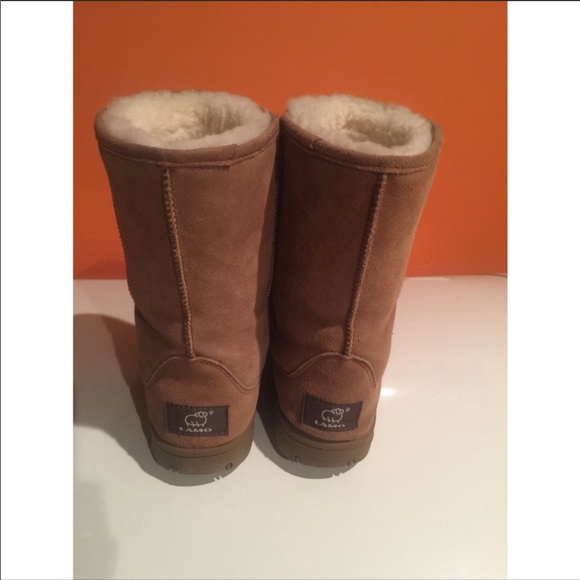 Lamo Womens Size 6 Rugged Sole boot. - Picture 3 of 5